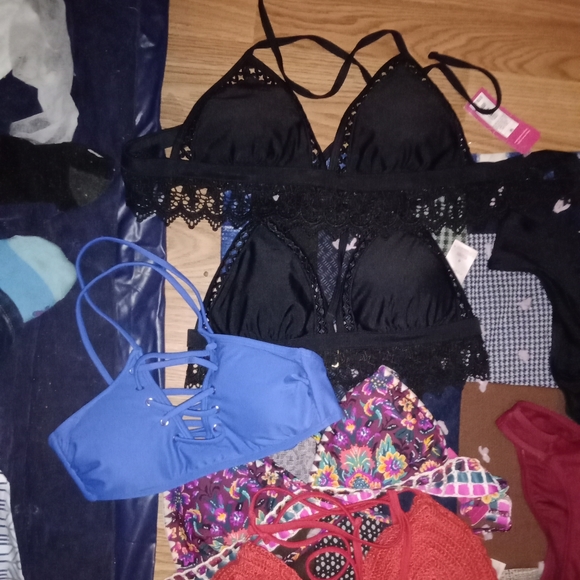 Bathing suits - Picture 2 of 5